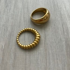 2 rings gold color